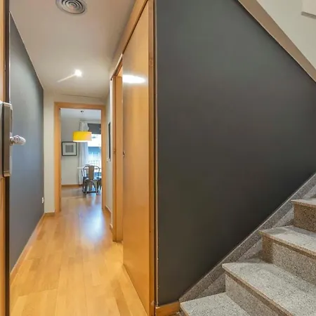 2 Bedroom Duplex With Balcony 4-3 * Barcelona