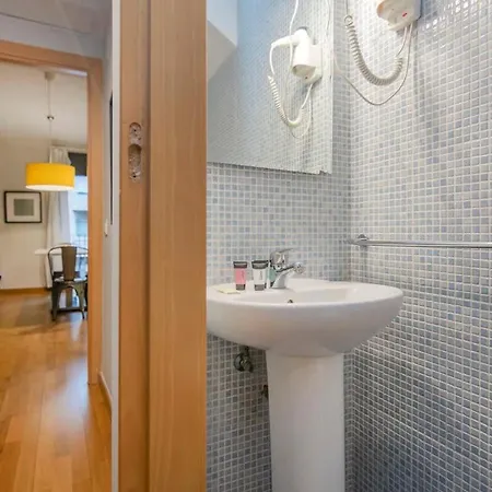 2 Bedroom Duplex With Balcony 4-3 *