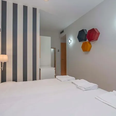 2 Bedroom Duplex With Balcony 4-3 Apartamento