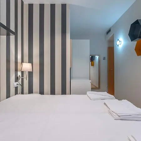 2 Bedroom Duplex With Balcony 4-3 Apartamento