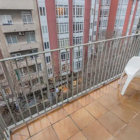 2 Bedroom Duplex With Balcony 4-3 *