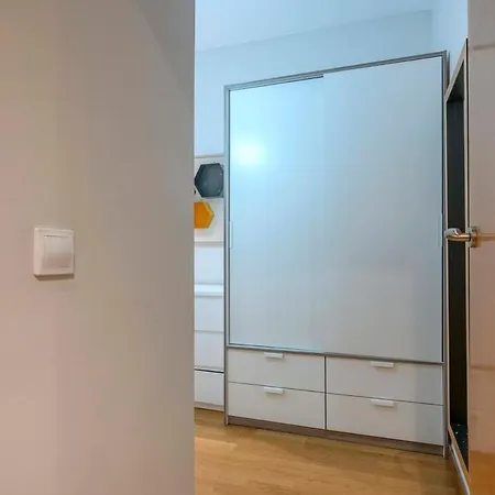 2 Bedroom Duplex With Balcony 4-3 Apartamento *