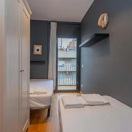 2 Bedroom Duplex With Balcony 4-3 * Barcelona