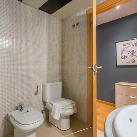 2 Bedroom Duplex With Balcony 4-3 *